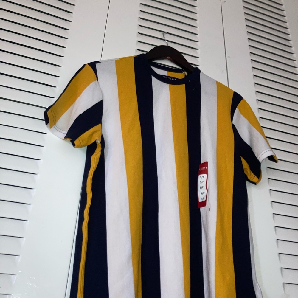 Men’s S Guess T-shirt
